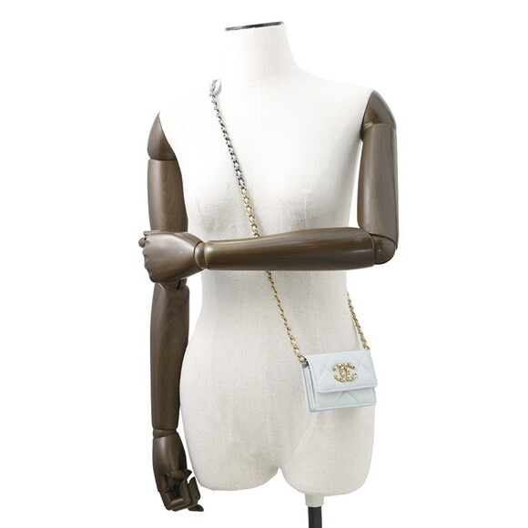 CHANEL Blue Lambskin Leather Wallet - Picture 4 of 16